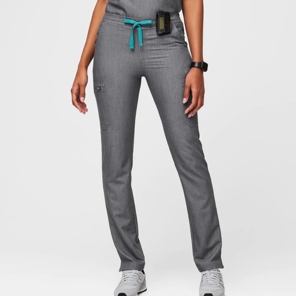 Brand new FIGS Graphite Yola Skinny Scrub Pants